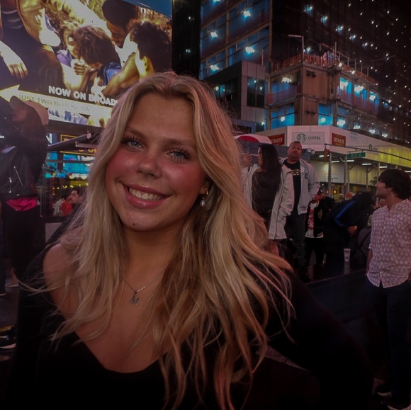 Meet your Posher, Madeleine - Picture 4 of 6